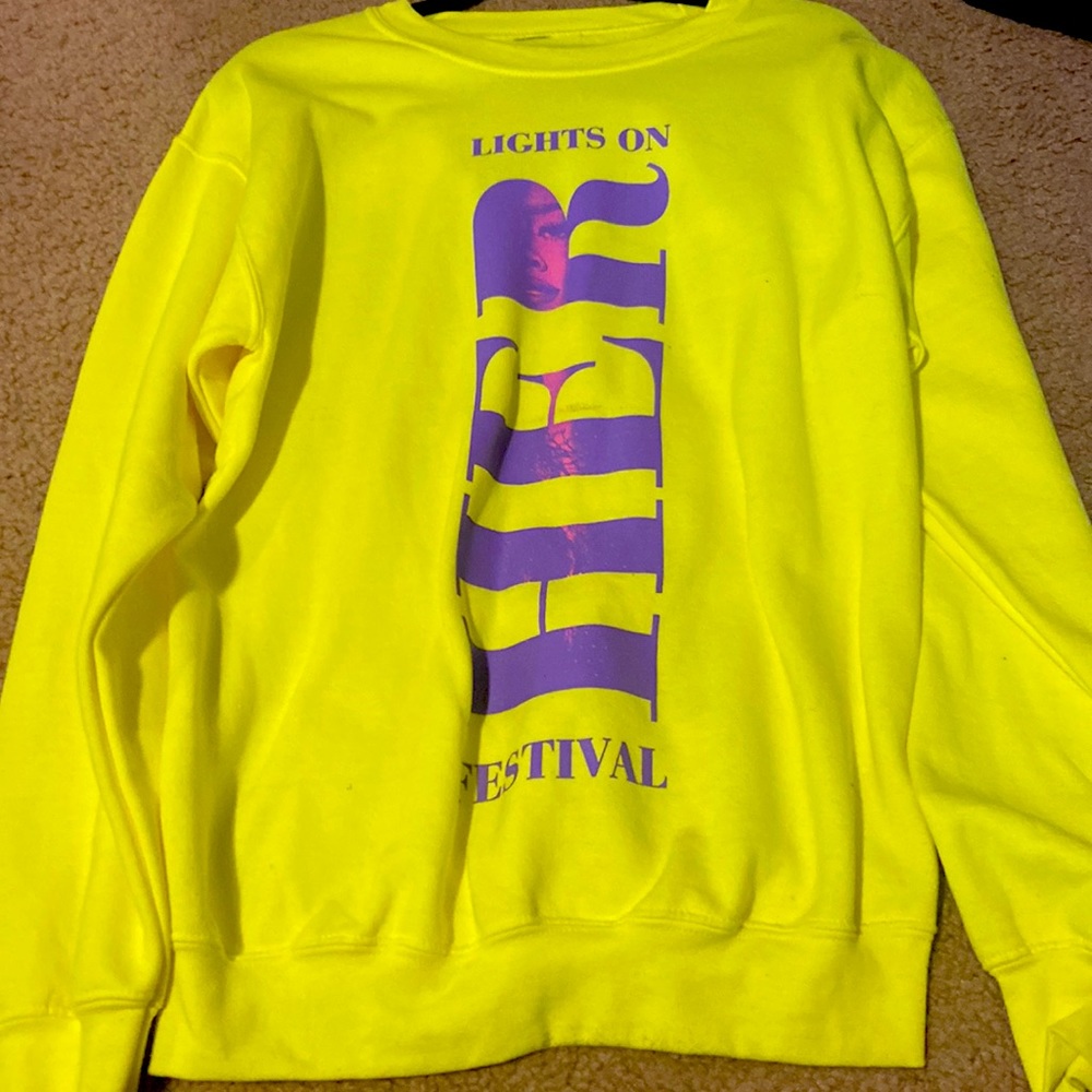 H.E.R merchandise from Rose Bowl concert of 2021